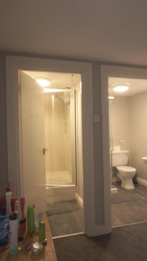 Big Yellow Door In Queens Quarter 벨파스트 외부 사진